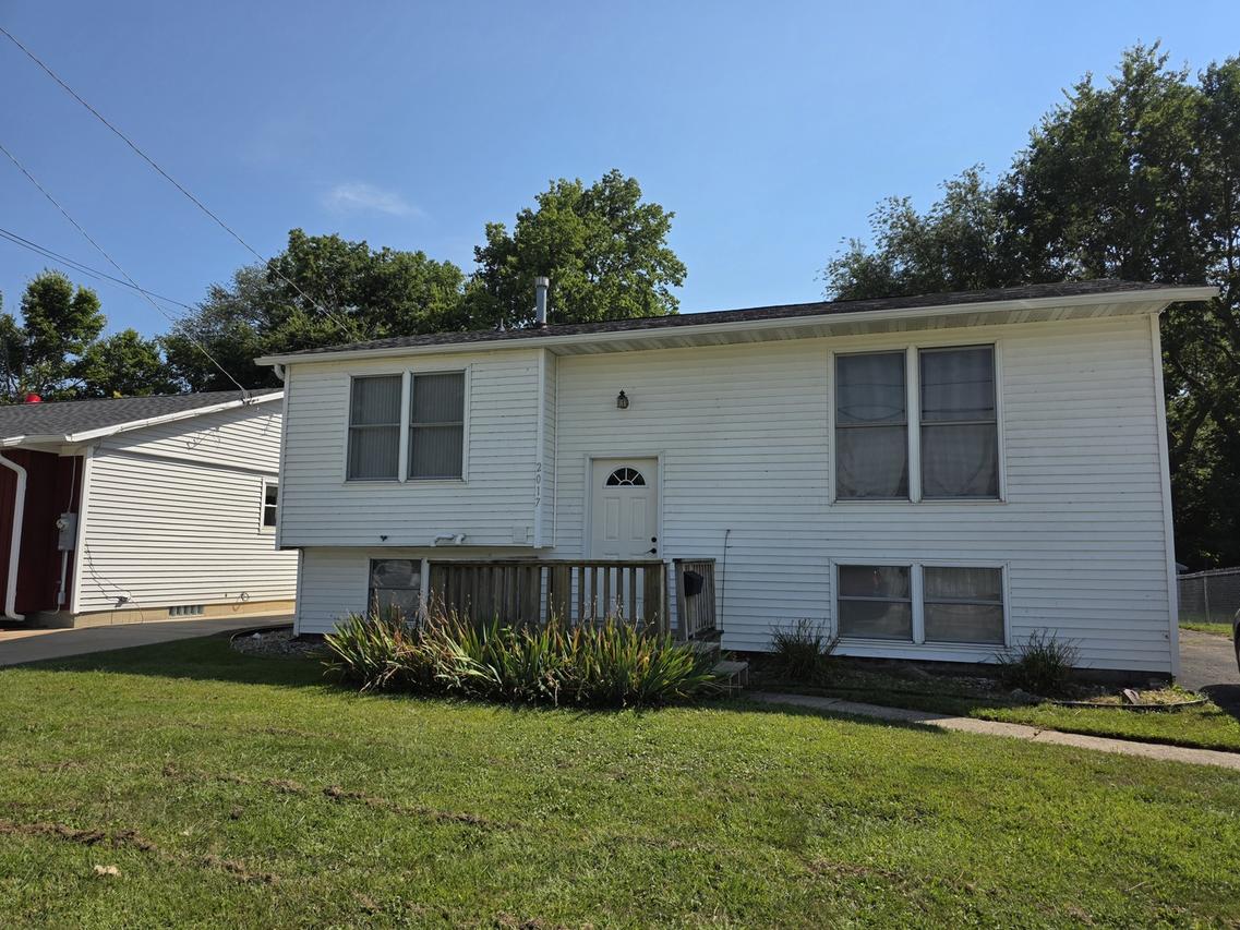 2017 E Lefevre Rd., Sterling, IL 61081