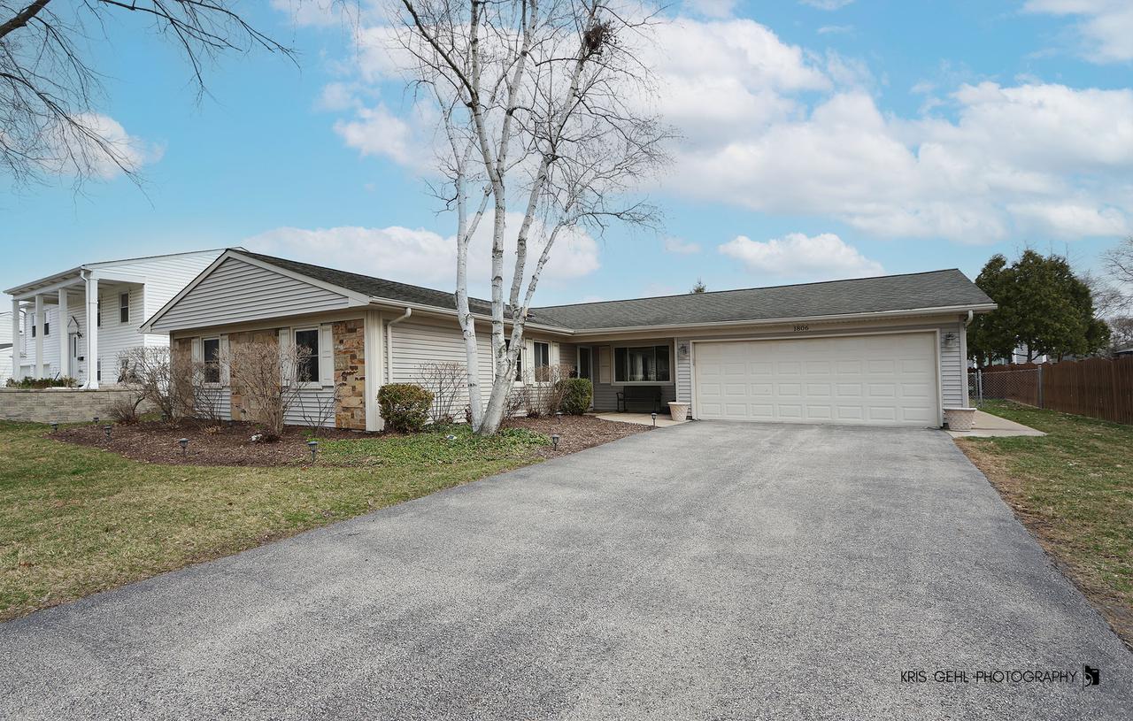1806 Portsmouth Ln., Schaumburg, IL 60194