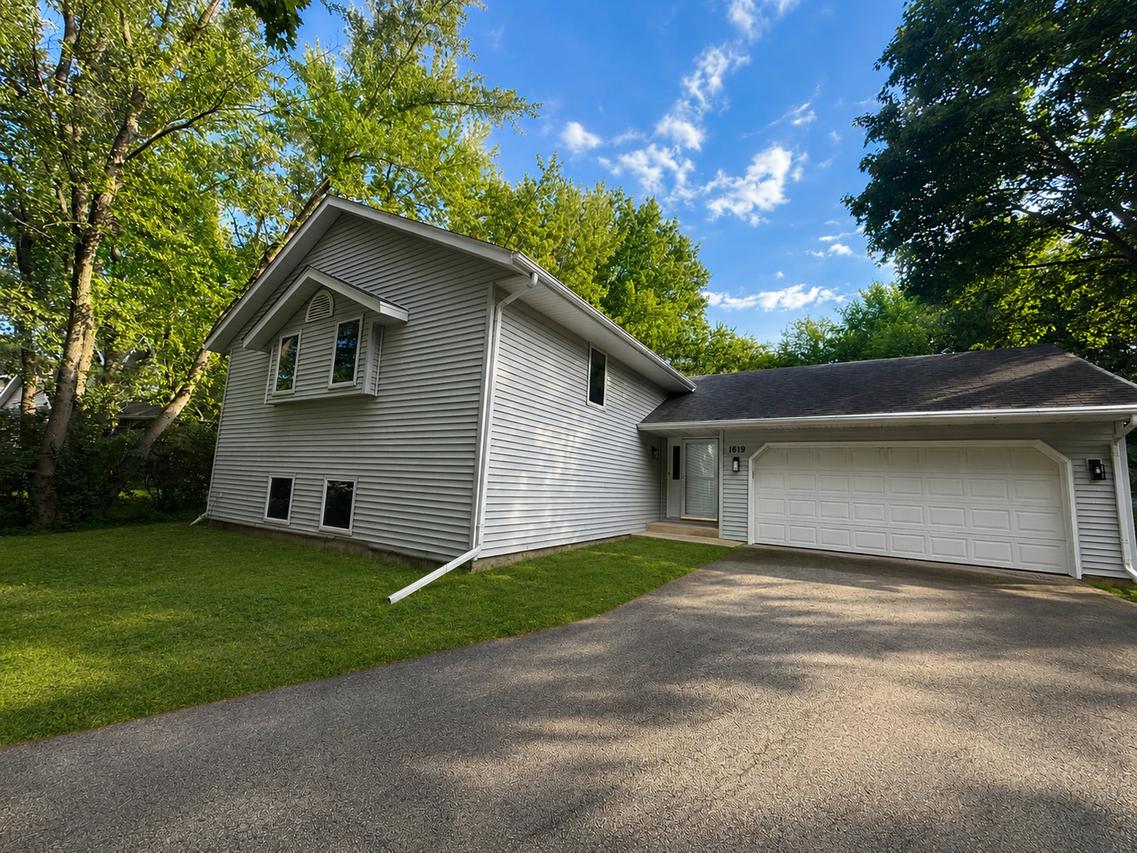 1619 SW Candlewick Dr., Poplar Grove, IL 61065