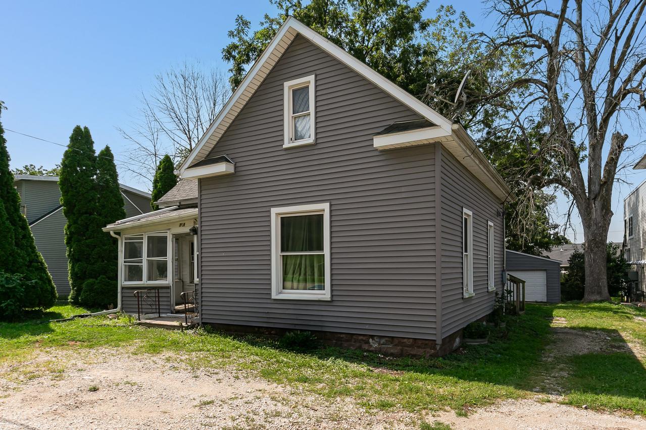709 N High St., Port Byron, IL 61275