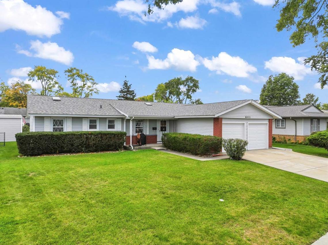 641 Clearmont Dr., Elk Grove Village, IL 60007