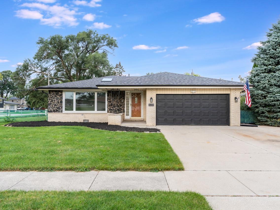 10458 S 81st Ave., Palos Hills, IL 60465