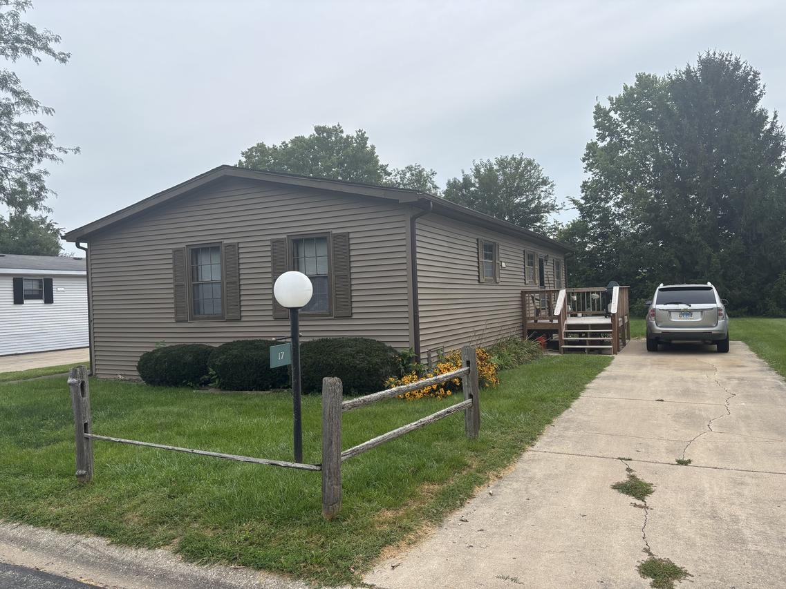 17 Cedar Ln., Sandwich, IL 60548