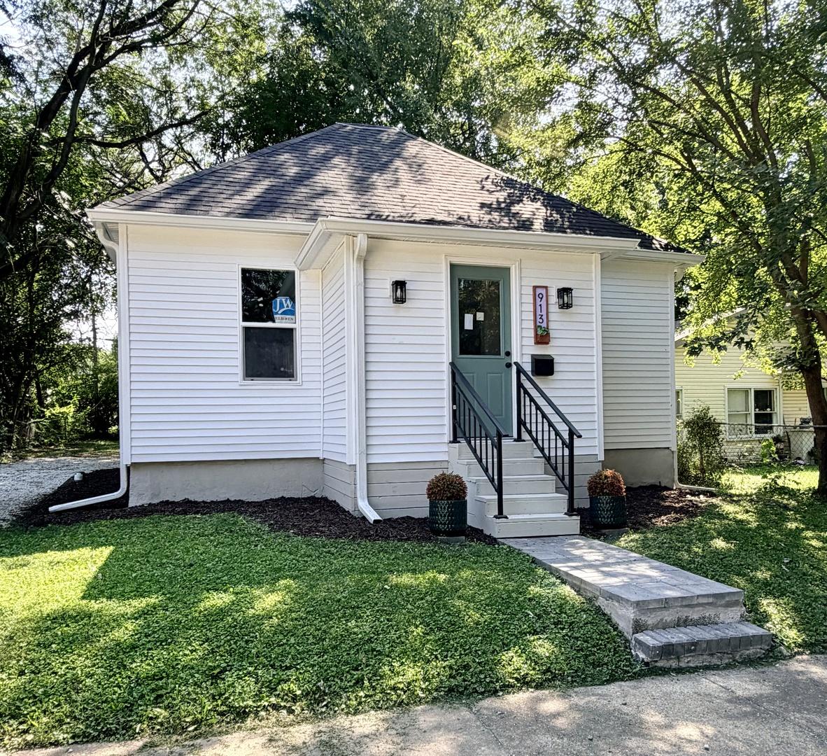 913 W Tremont St., Champaign, IL 61821