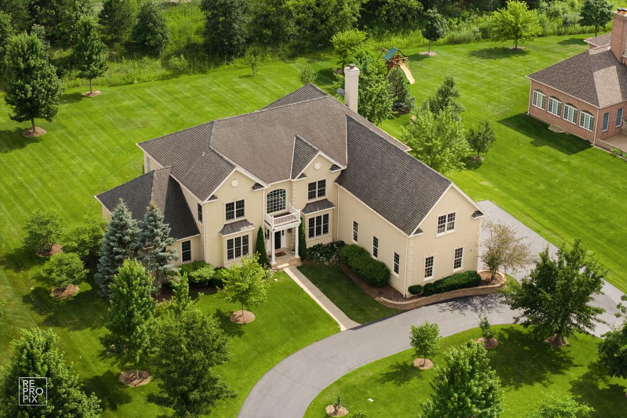 23 Wood Oaks Dr., South Barrington, IL 60010
