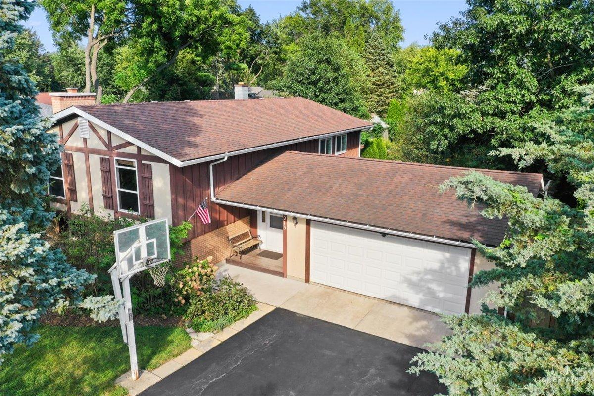 213 Liberty Ave., Fox River Grove, IL 60021