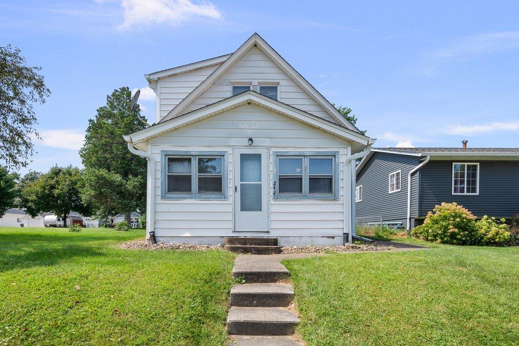 2421 34th St., Moline, IL 61265
