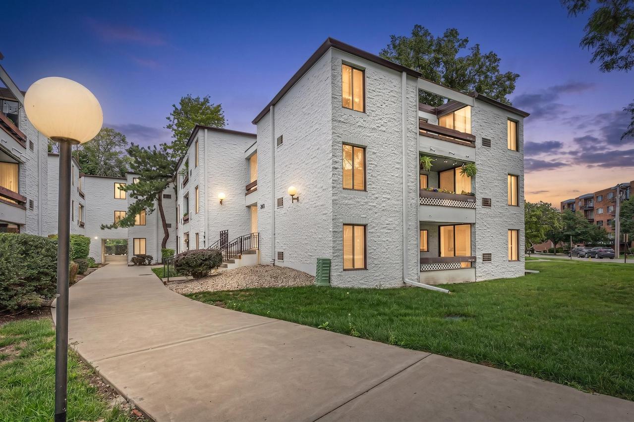 322 W Miner St. #1C, Arlington Heights, IL 60005