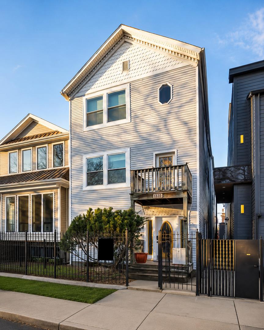1812 W Erie St., Chicago, IL 60622