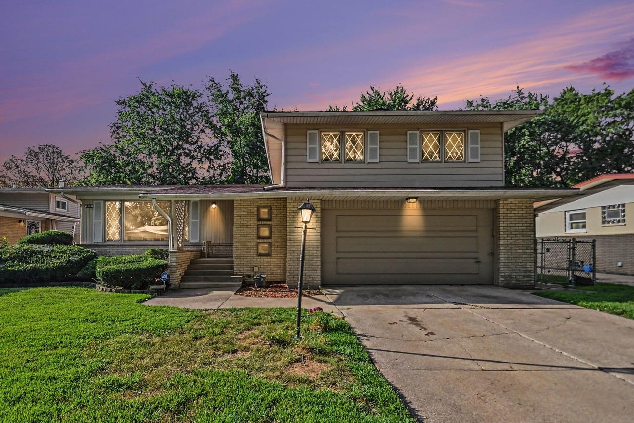 906 N Rainbow Dr., Glenwood, IL 60425
