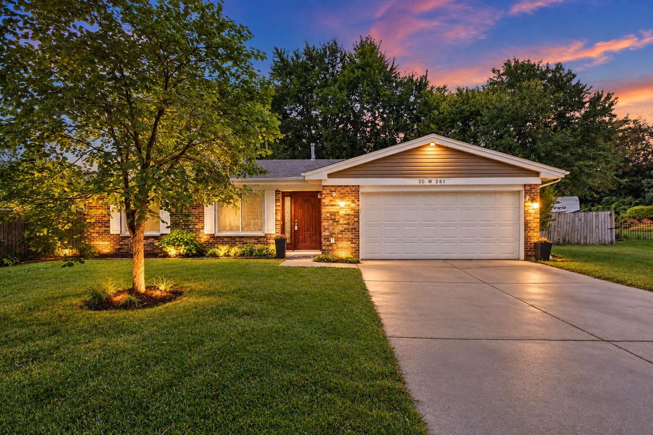 30W261 Leominster Ct., Warrenville, IL 60555
