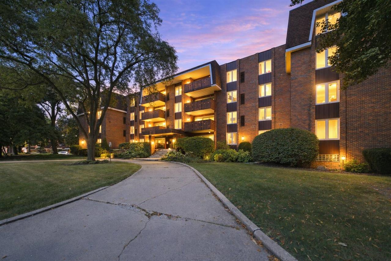 120 S Spruce Ave. #307, Wood Dale, IL 60191