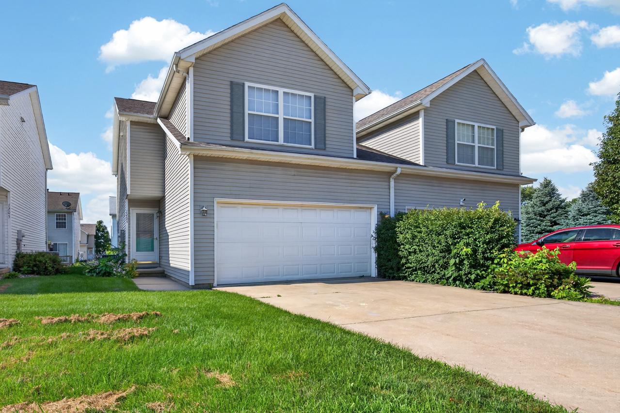 1203 Riviera Dr., Bloomington, IL 61701