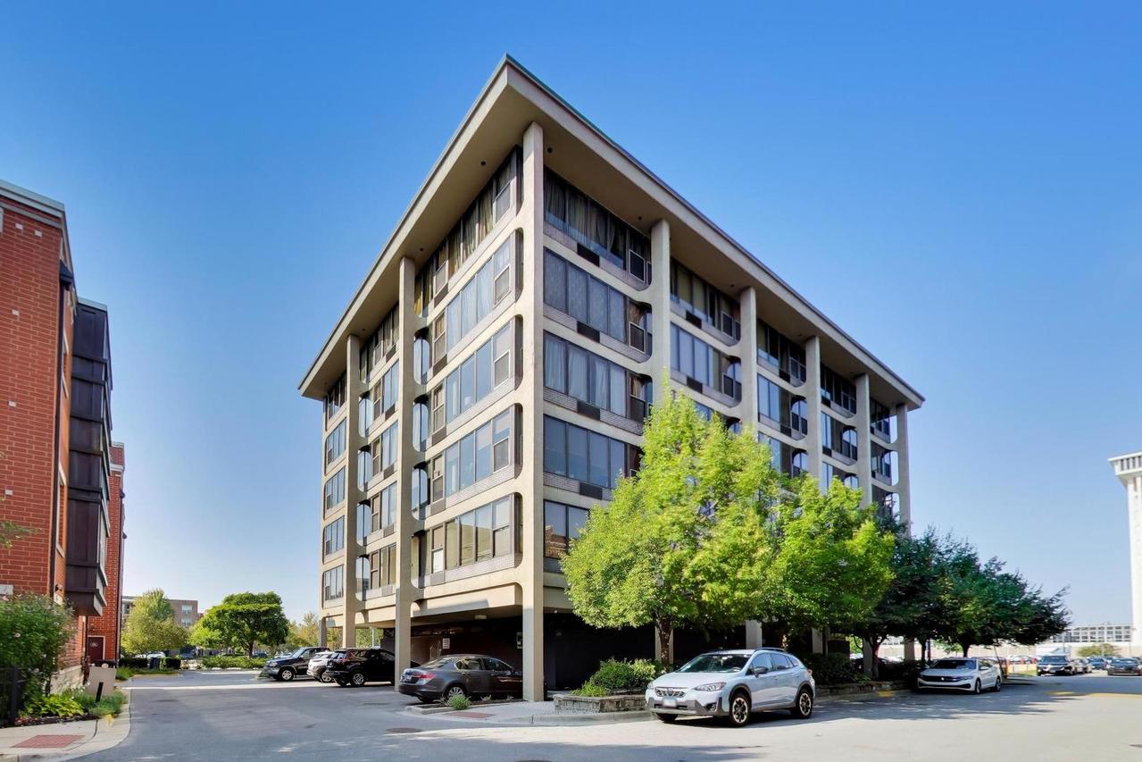 345 E Eastgate Pl. #302, Chicago, IL 60616