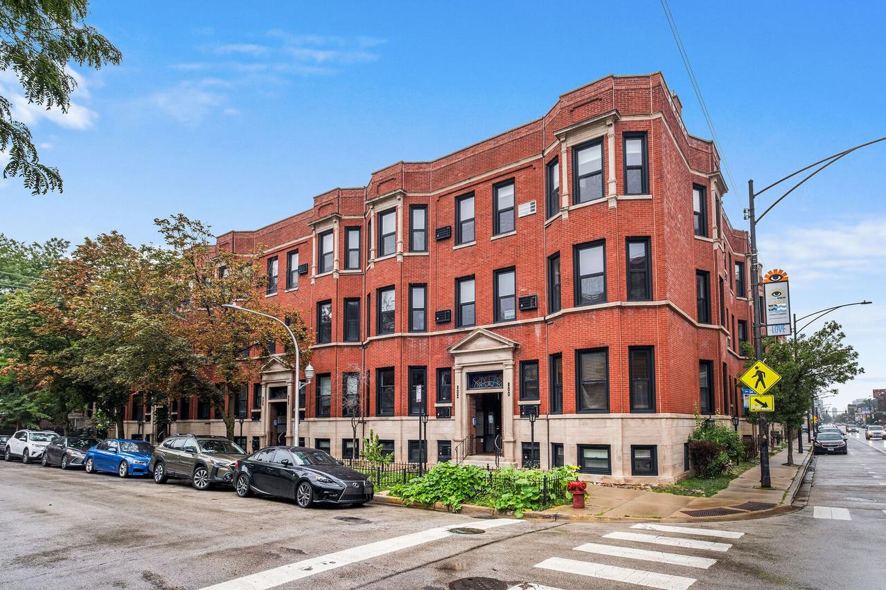 800 W George St. #2, Chicago, IL 60657
