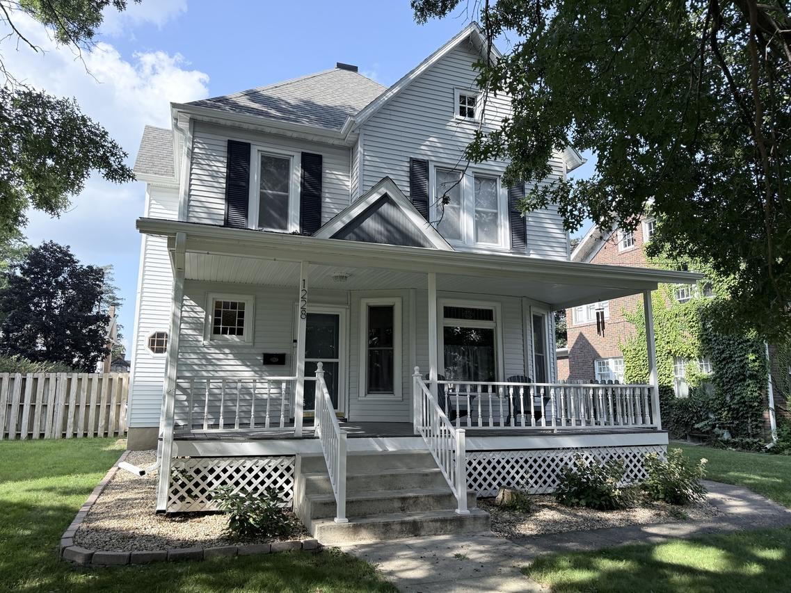 1228 W Lincoln Blvd., Freeport, IL 61032