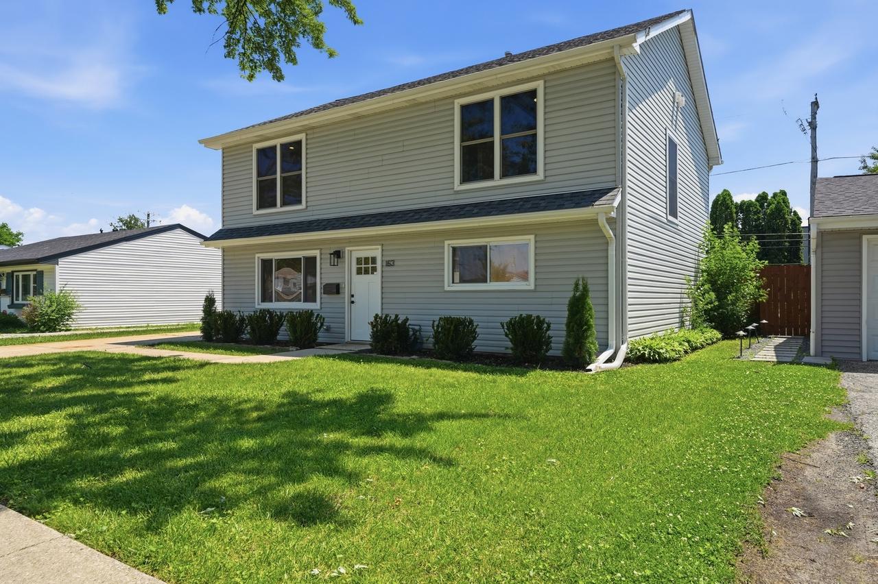 163 W Manchester Dr., Wheeling, IL 60090