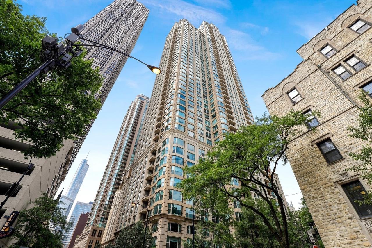 25 E Superior St. #1006, Chicago, IL 60611