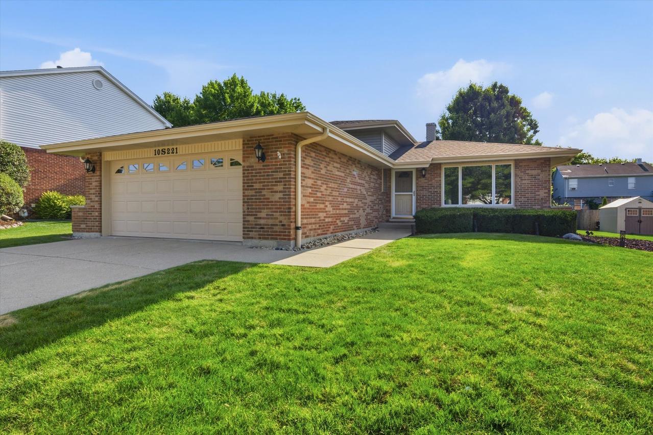 10S221 Suffield Dr., Downers Grove, IL 60516