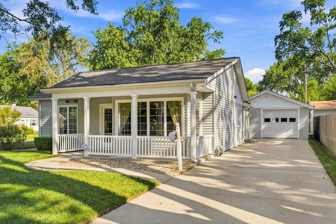 1002 Crestwood Dr., Urbana, IL 61801