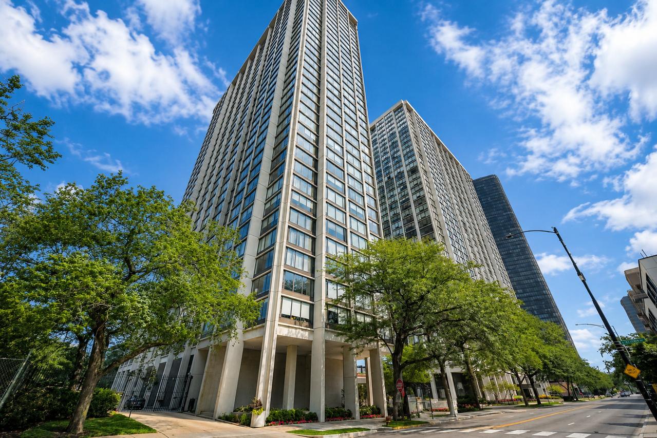 5455 N Sheridan Rd. #1012, Chicago, IL 60640
