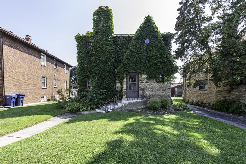 1033 W Atlantic Ave., Waukegan, IL 60085