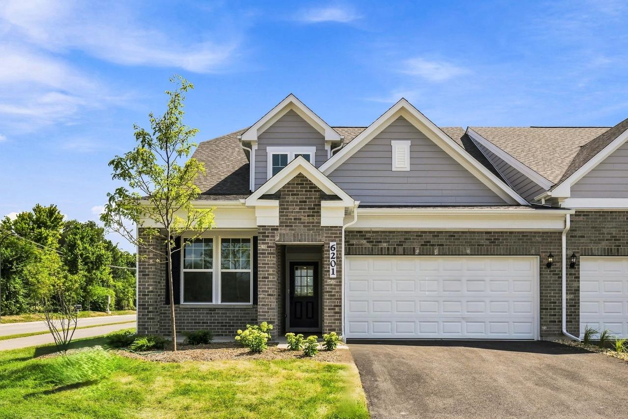6201 Links Dr. #24001, Woodridge, IL 60517