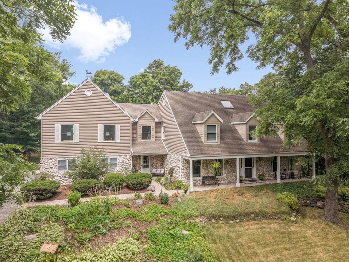 8310 Mason Hill Rd., Woodstock, IL 60098