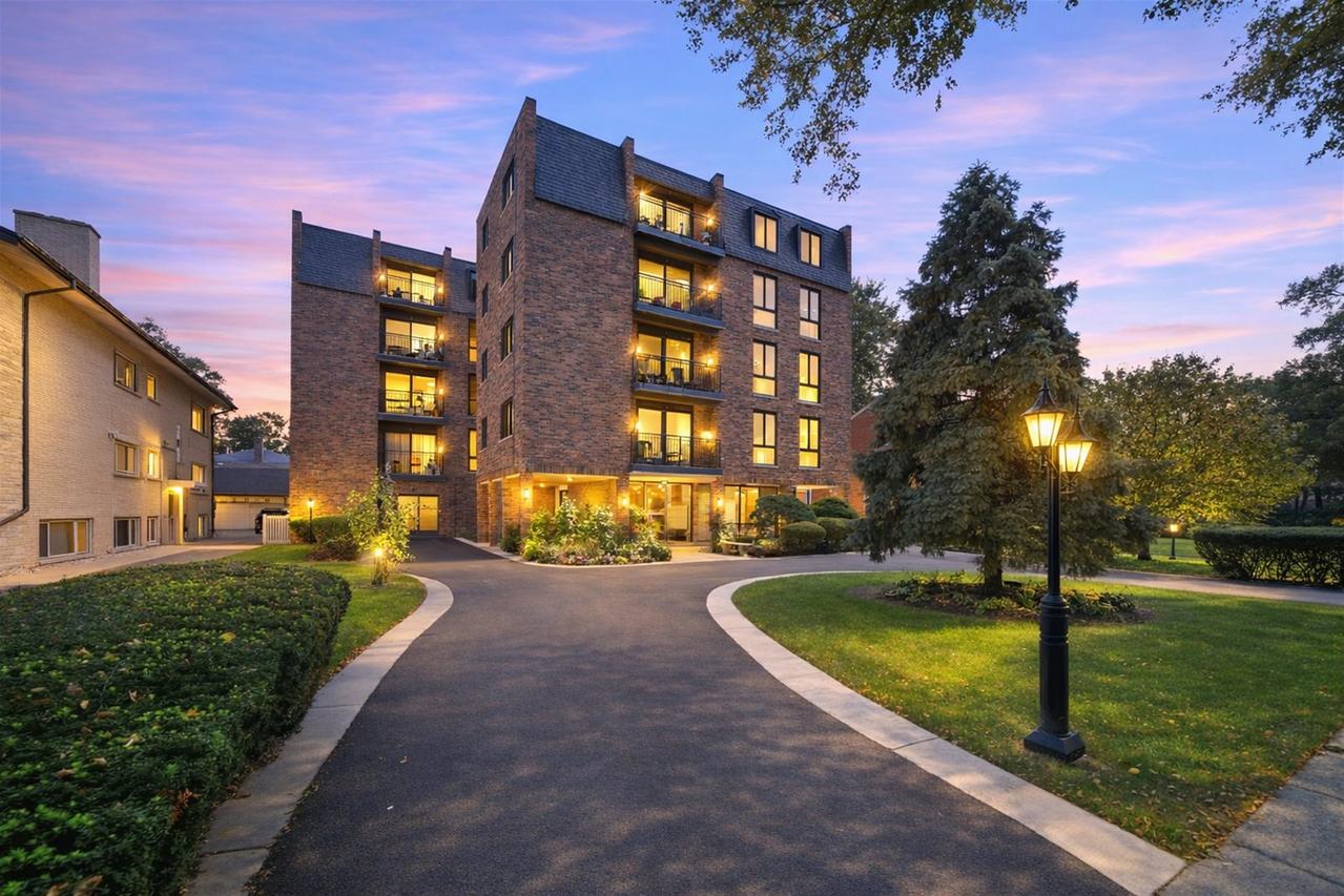 1417 Bonnie Brae Pl. #2A, River Forest, IL 60305