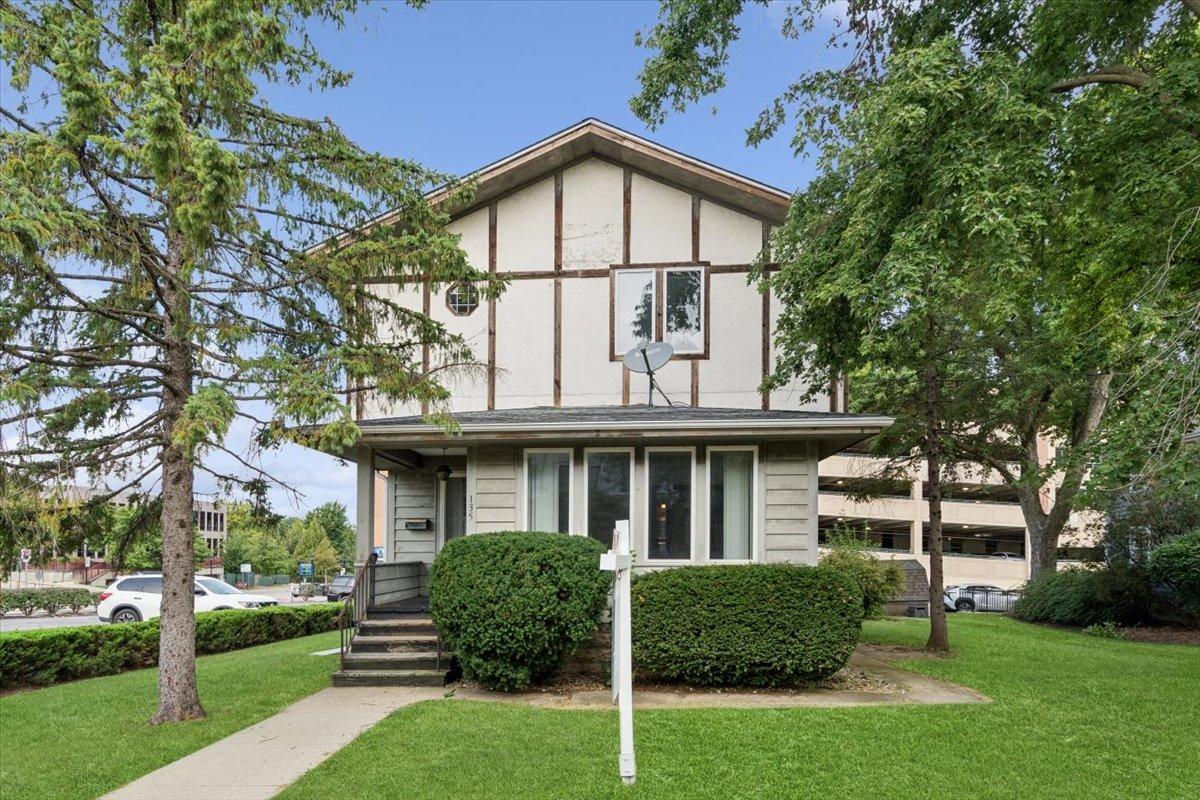 135 Aurora Ave., Naperville, IL 60540