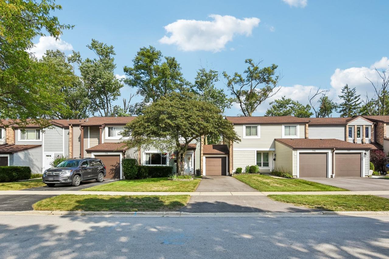 793 Lakeside Circle Dr., Wheeling, IL 60090