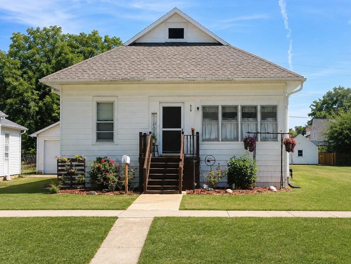 319 S Main St., Gilman, IL 60938