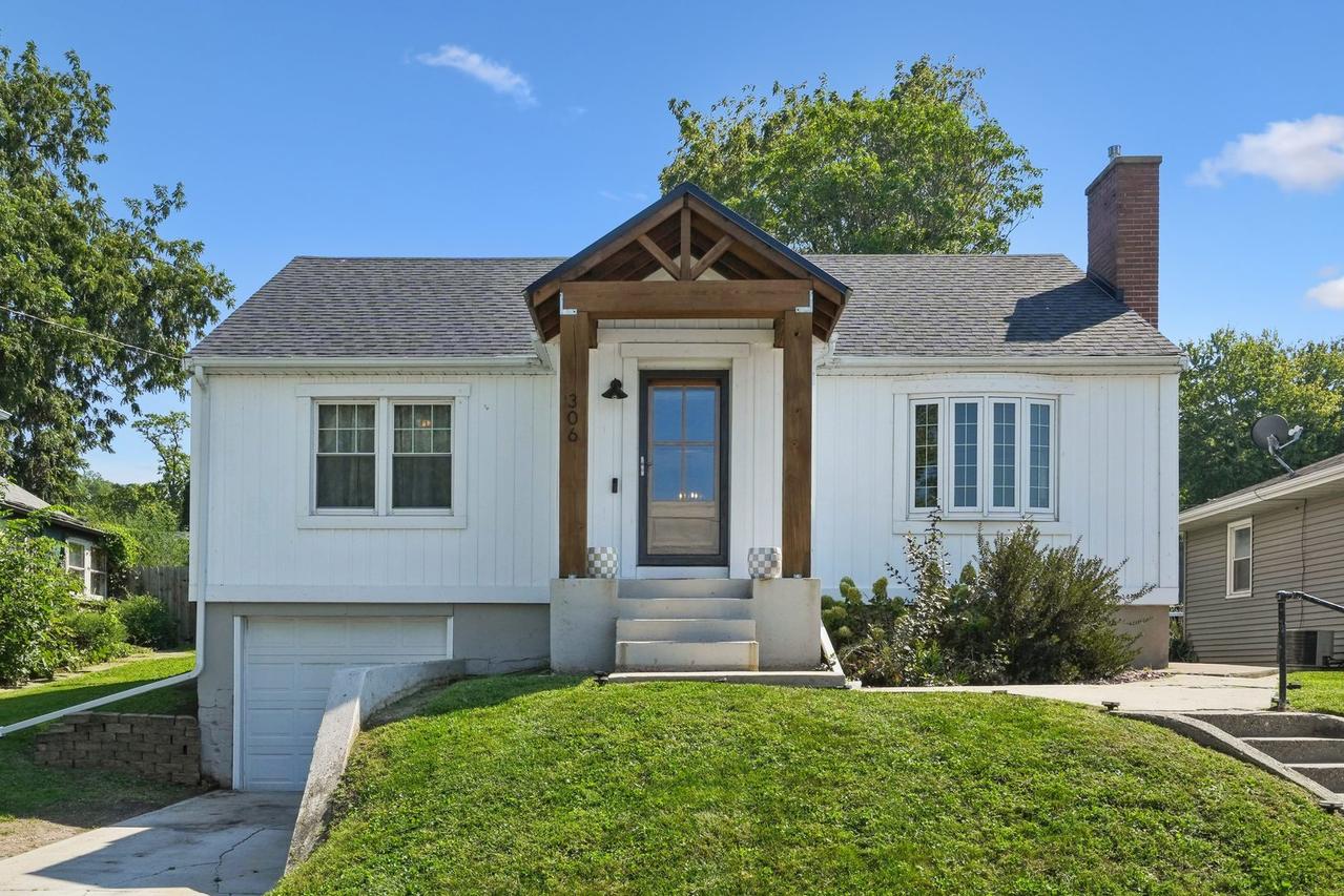 306 N Main St., Port Byron, IL 61275