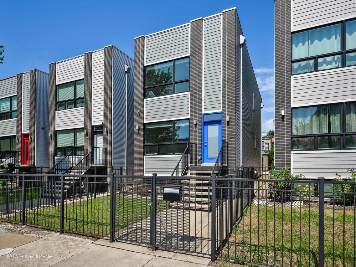 2544 W Warren Blvd., Chicago, IL 60612
