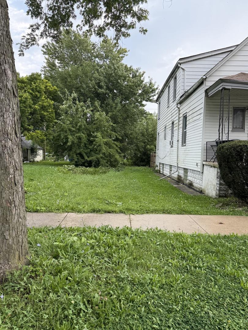 9205 S University Ave., Chicago, IL 60619