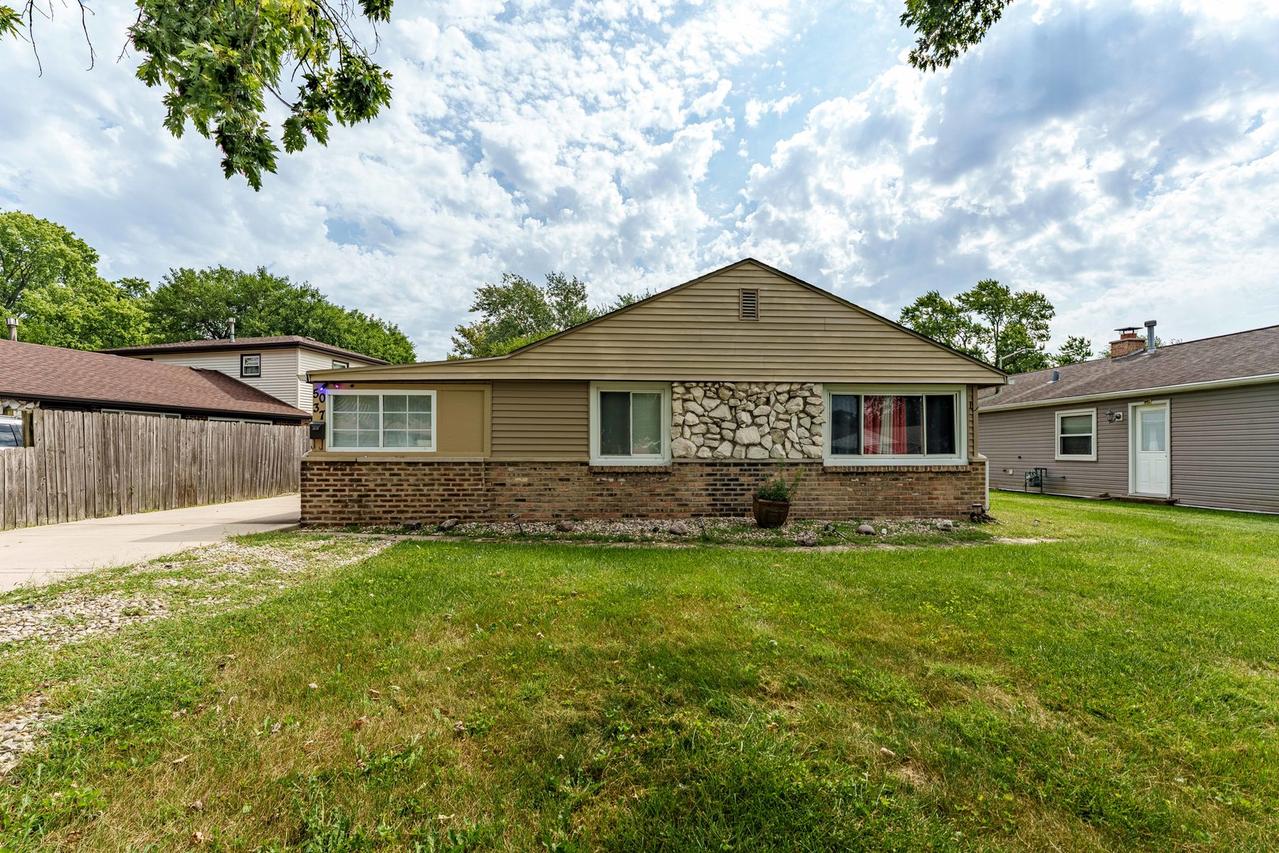 5037 Elm Circle Dr., Oak Lawn, IL 60453