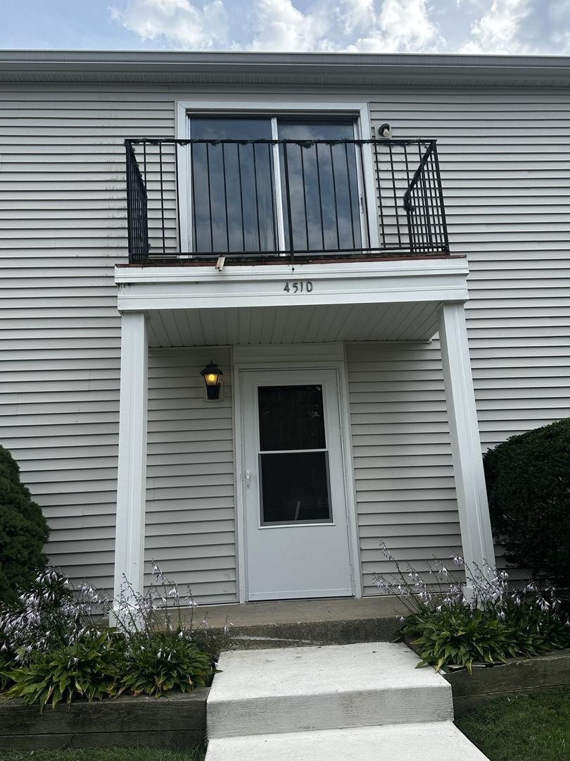 451 James Ct. #D, Glendale Heights, IL 60139