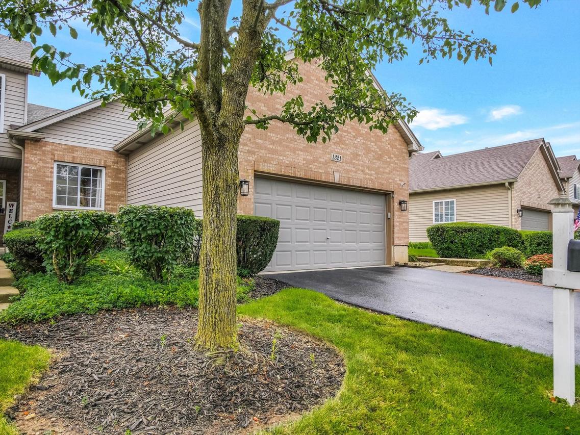 1321 Dancing Bear Ln., Elgin, IL 60120