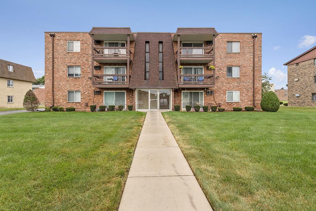 5728 128th St. #1B, Crestwood, IL 60418