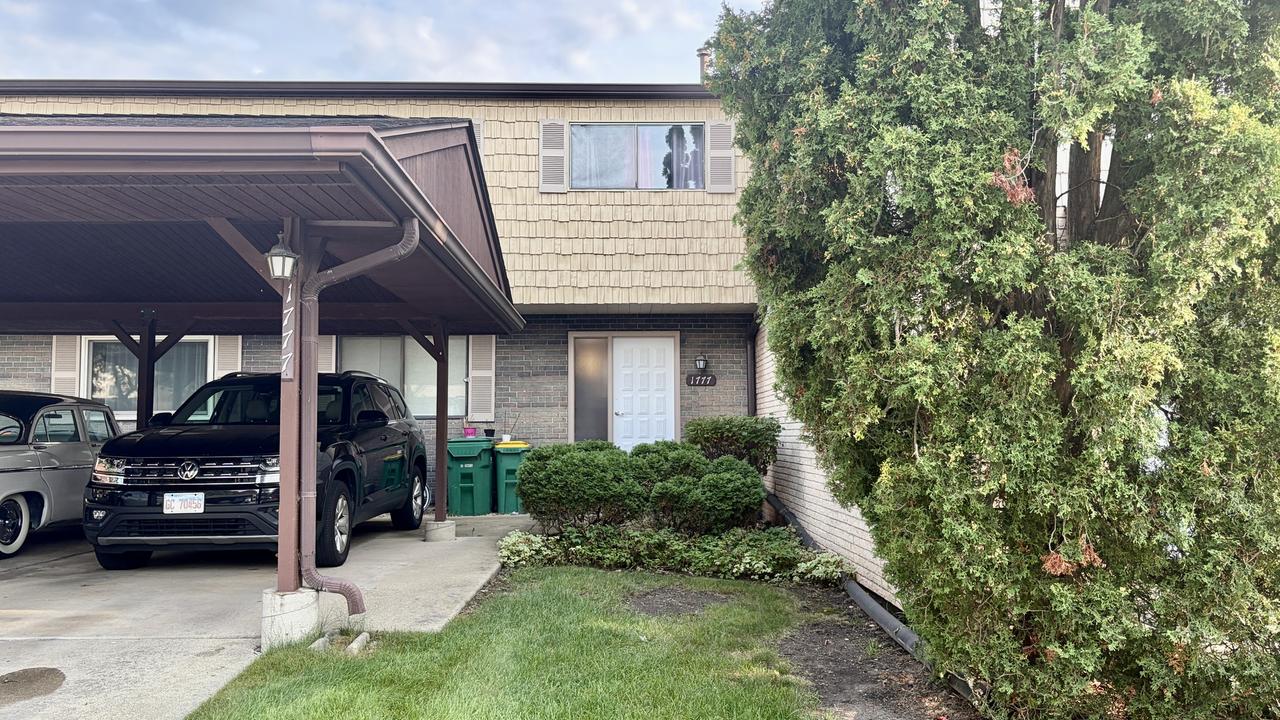1777 Shoshonee Tr., Wheeling, IL 60090