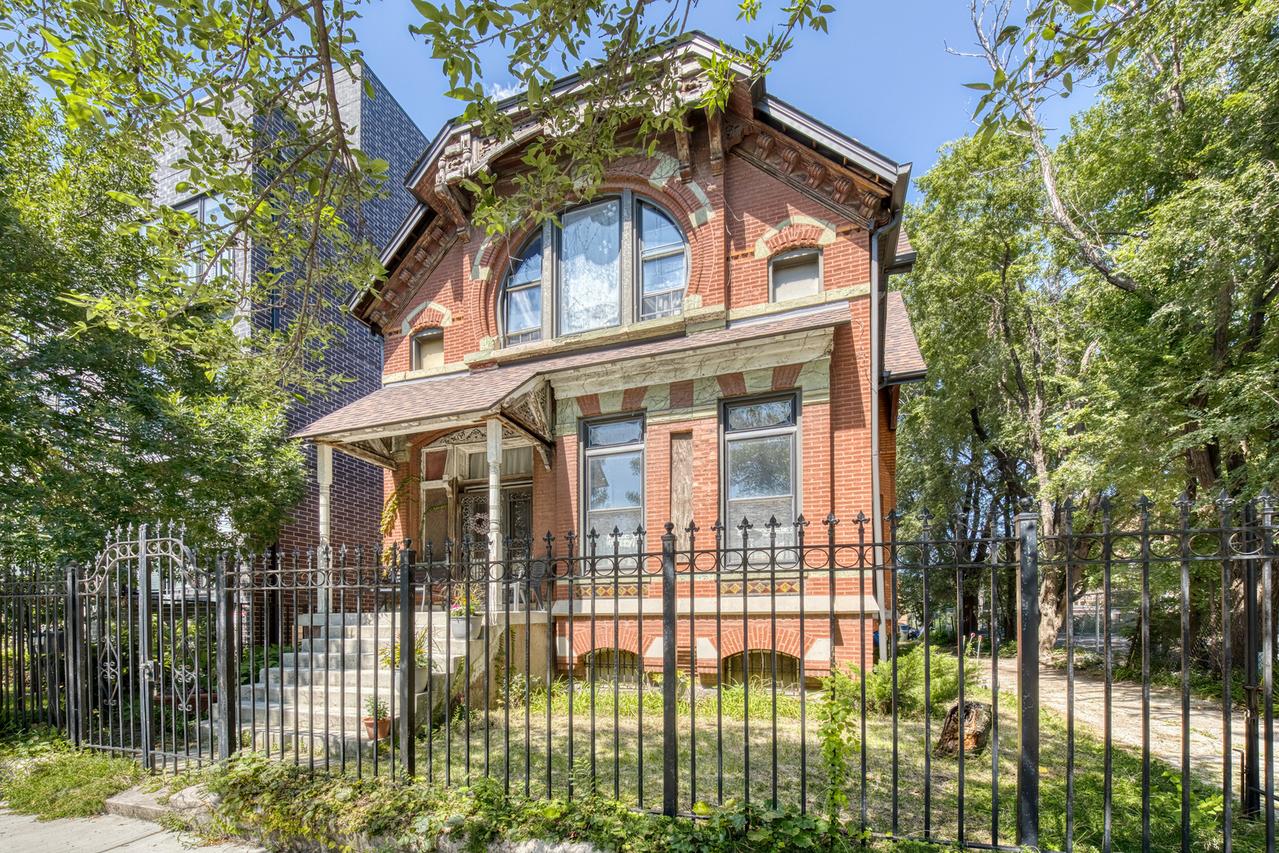 2050 W Monroe St., Chicago, IL 60612