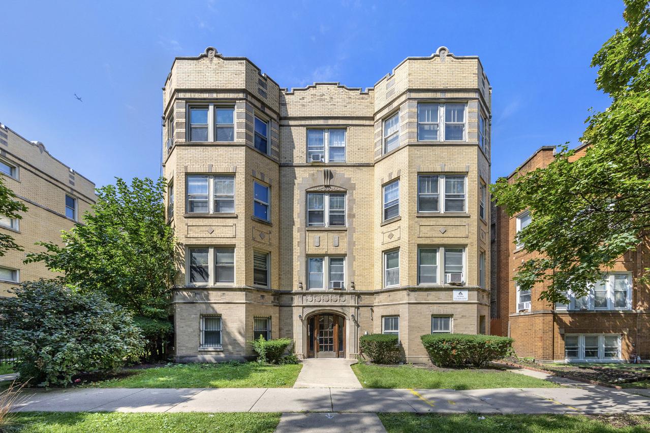 6318 N Artesian Ave. #203, Chicago, IL 60659