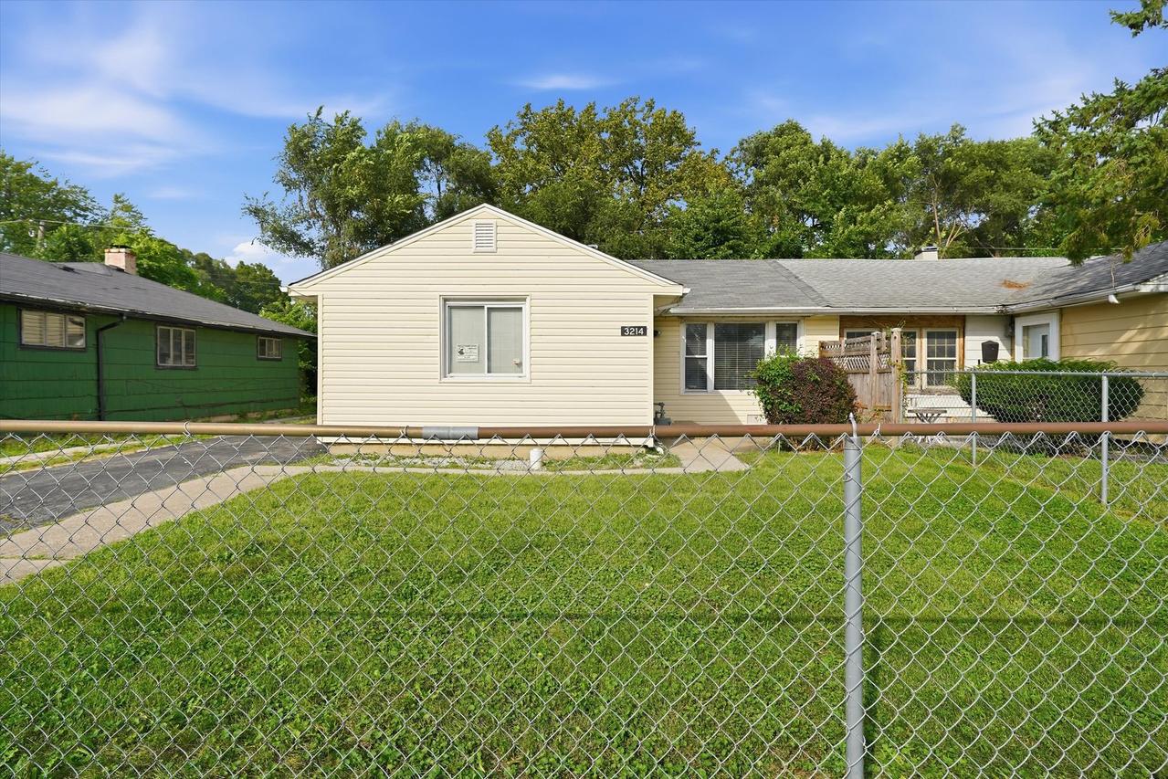 3214 Mcbreen Ave., Robbins, IL 60472