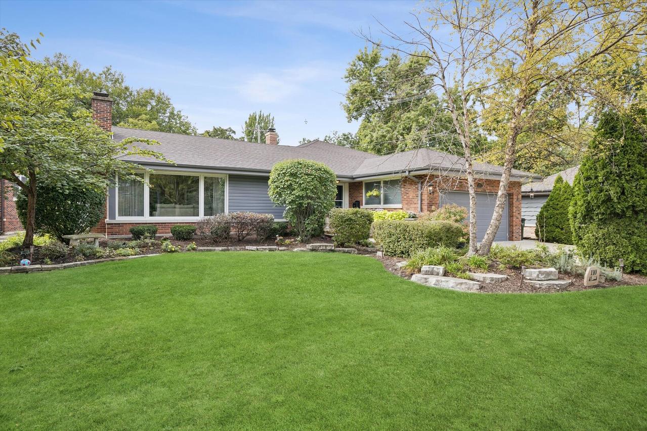 110 S Herbert Rd., Riverside, IL 60546