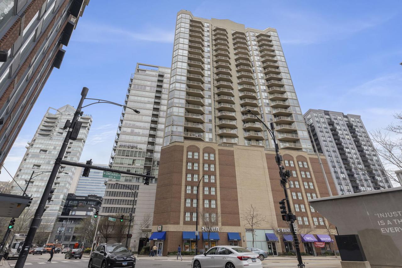 645 N Kingsbury St. #2202, Chicago, IL 60654