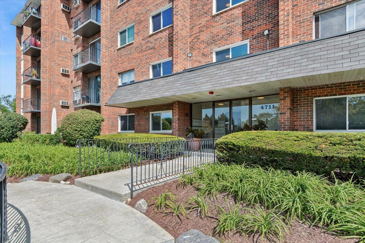 4711 Saint Joseph Creek Rd. #2G, Lisle, IL 60532