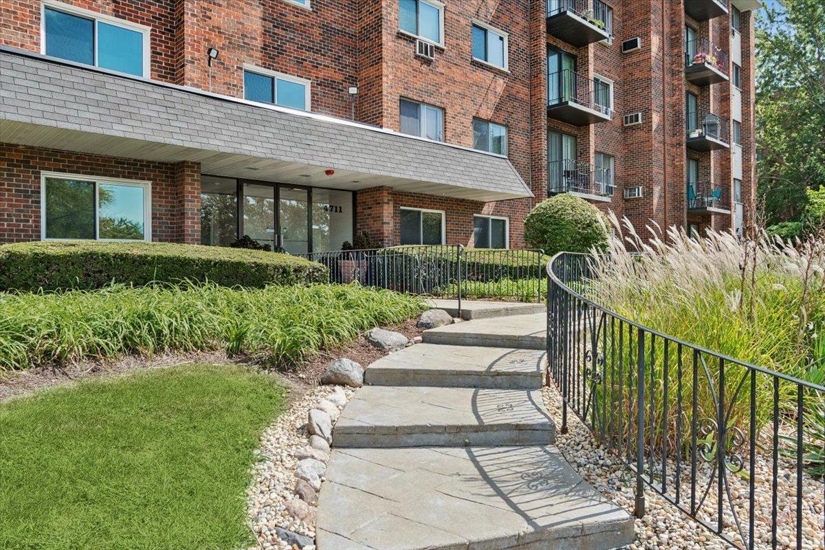 4711 Saint Joseph Creek Rd. #2G, Lisle, IL 60532