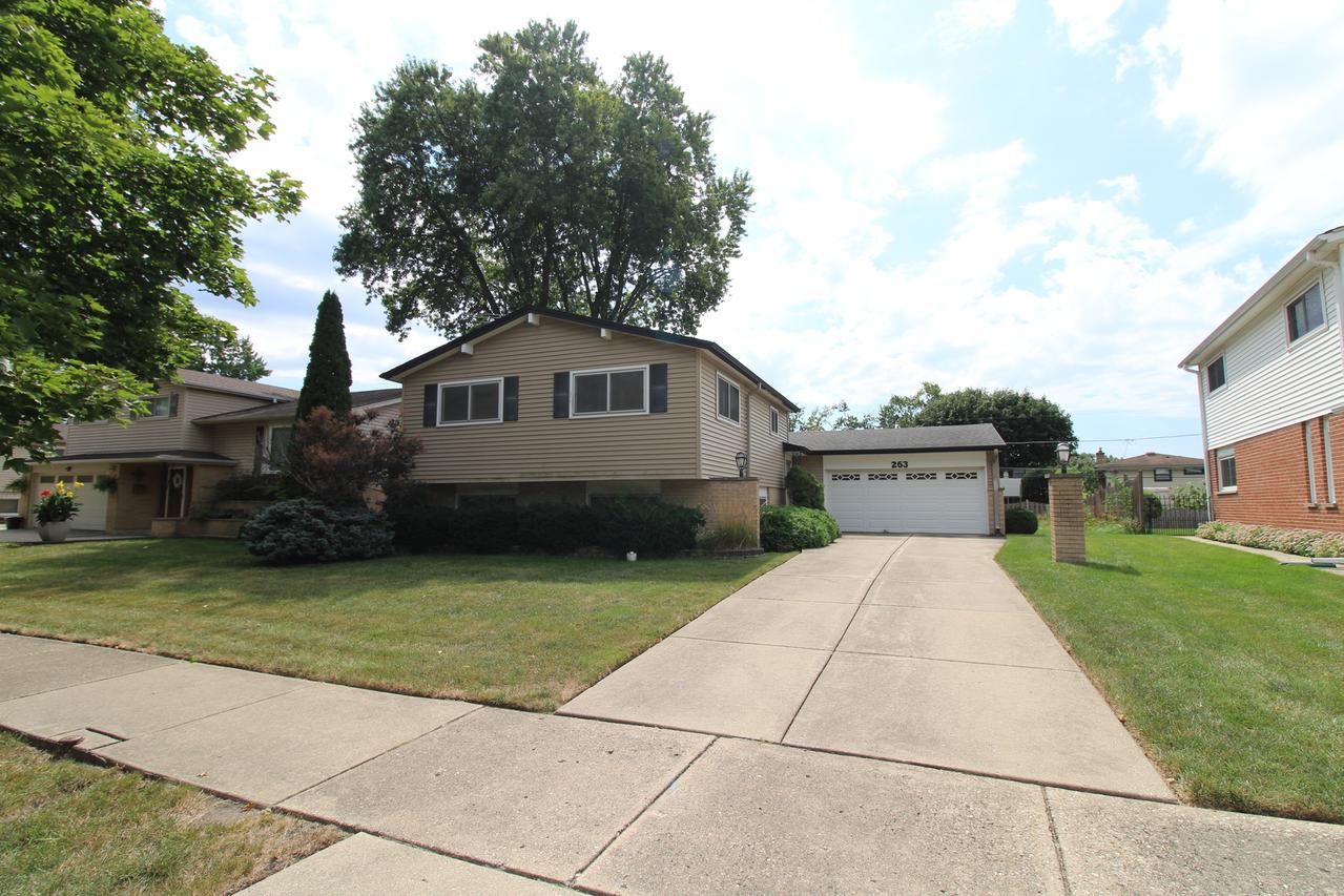 263 Norman Ct., Des Plaines, IL 60016
