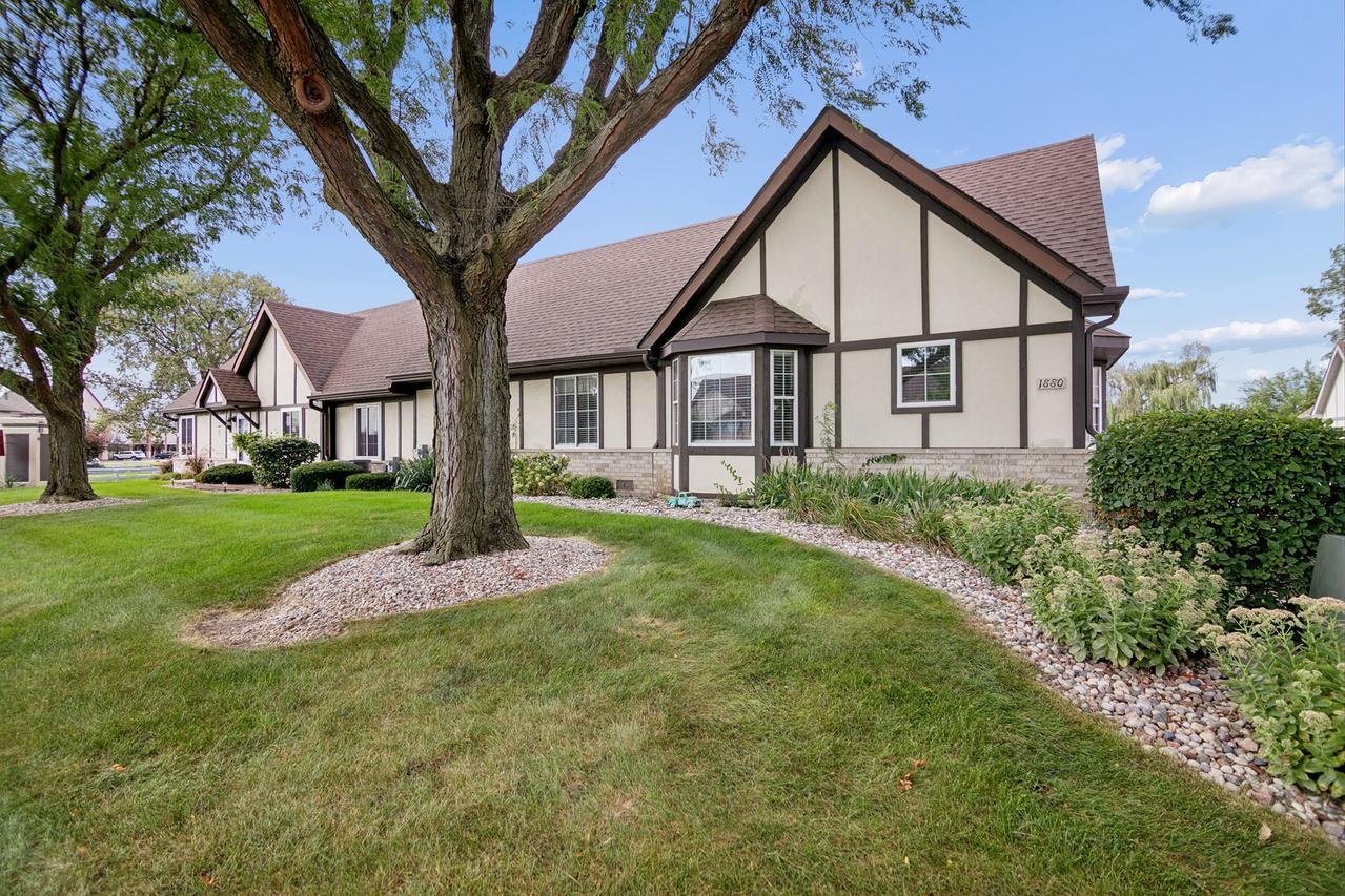 1880 Willow Circle Dr., Crest Hill, IL 60403
