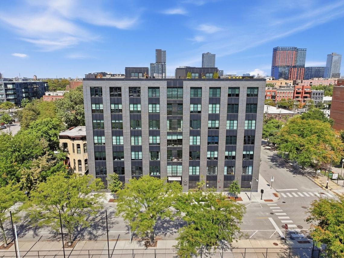 1400 W Monroe St. #2B, Chicago, IL 60607